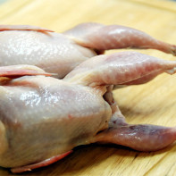ウズラ肉の写真