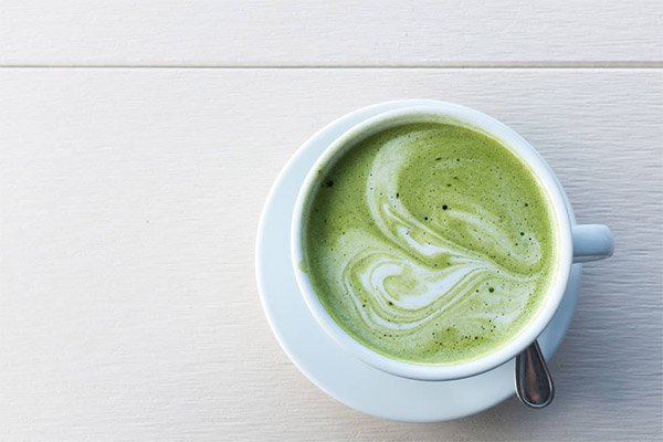ミルク入り緑茶の効用と弊害