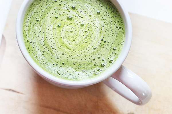 ダイエットのためのミルク入り緑茶