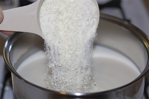 乾燥した牛乳から牛乳を作る方法