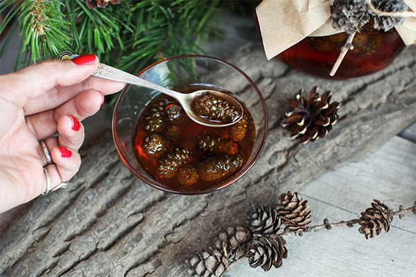 How to cook pine cones jam