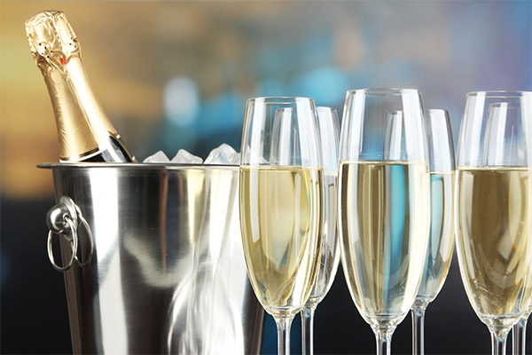 シャンパンの正しい飲み方