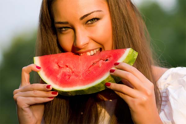 母乳育児中のママの食事にスイカを取り入れるには