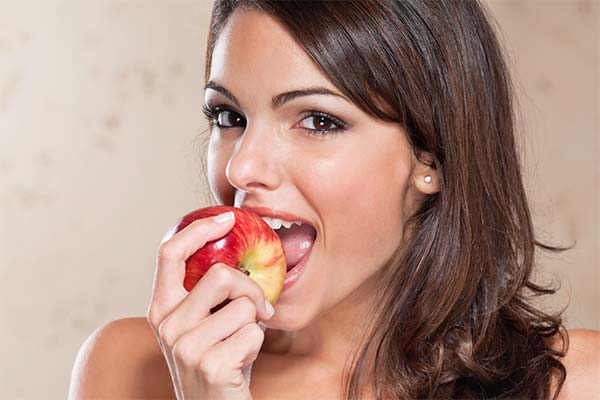 母乳育児中のママの食事にりんごを取り入れるには