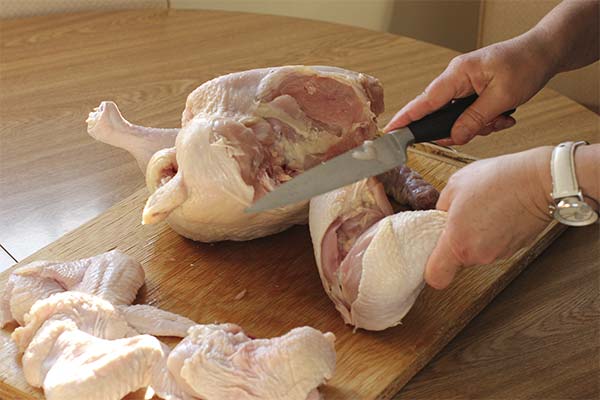スープ用の鶏の皮の剥き方