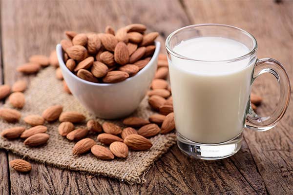 アーモンドミルクが牛乳より優れている理由