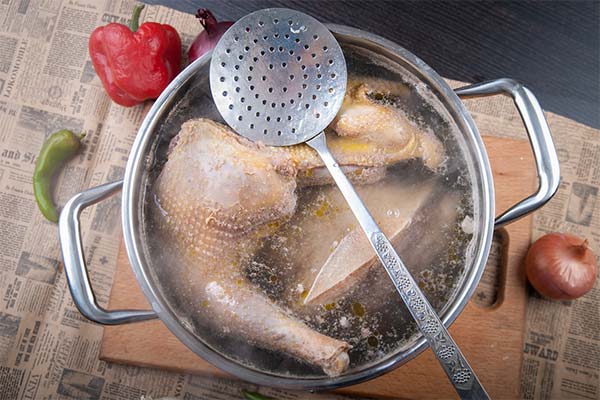 シュロデッキを固まるまで茹でます。