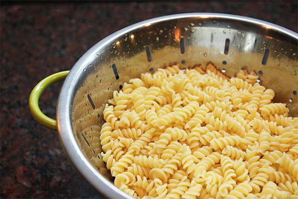 パスタをくっつかないように茹でる方法