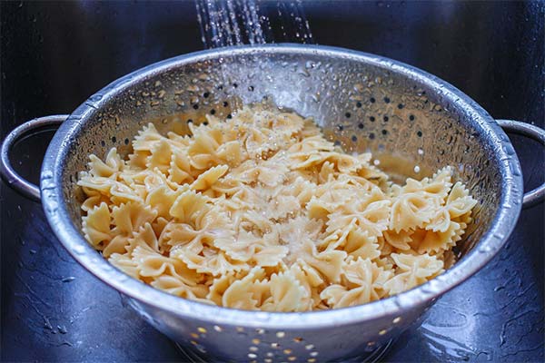 塩分過多のパスタを修正する方法