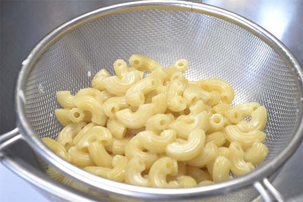 パスタの茹で加減の見分け方