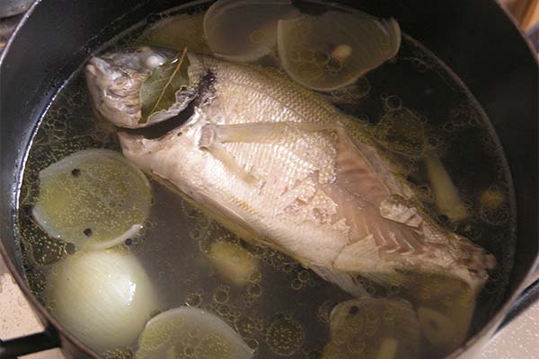 魚はどのくらい煮るのですか？