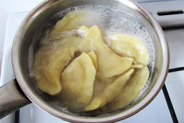 餃子はどのくらい茹でればいいのか