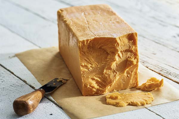 チェダーは何と一緒に食べますか？
