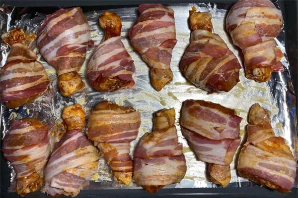 鶏むね肉のベーコン焼き