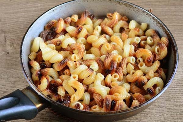 パスタのフライ