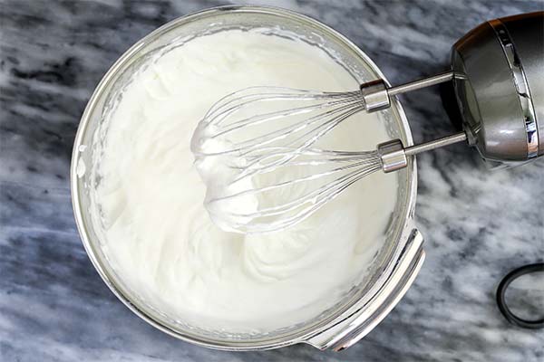 生クリームを泡立てられない時の対処法