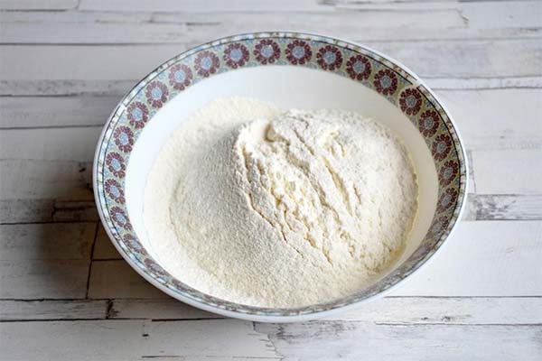 ふるいにかけずに小麦粉をふるいにかける方法