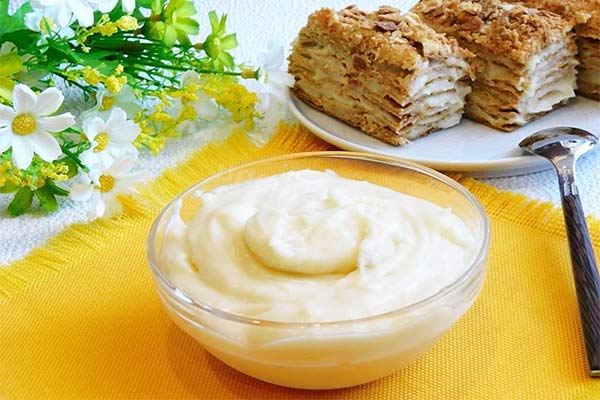 ナポレオンケーキのためのクリーム・プロンビエール