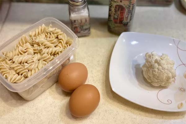 卵とカリフラワーのパスタ