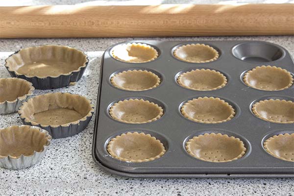 ケーキ型からケーキを取り出す方法
