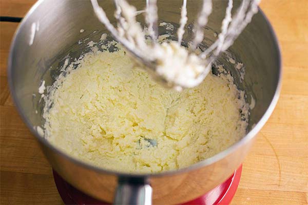 生クリームはなぜ固まるのか？