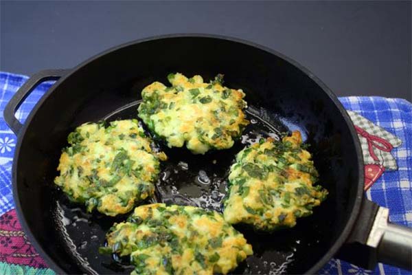 チキンカツ、ランプソンとカッテージチーズ添え